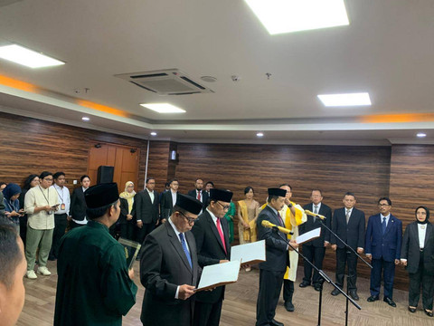 Suasana pelantikan Majelis Kehormatan Mahkamah Konstitusi di Kantor MK, Jakarta, Kamis (2/1/2025). Foto: Luthfi Humam/kumparan