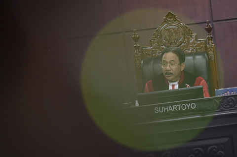 Ketua Mahkamah Konstitusi Suhartoyo memimpin sidang putusan uji materi undang-undang di Gedung Mahkamah Konstitusi, Jakarta, Kamis (2/1/2025). Foto: Fauzan/ANTARA FOTO