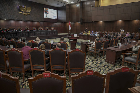 Ketua Mahkamah Konstitusi Suhartoyo memimpin sidang putusan uji materi undang-undang di Gedung Mahkamah Konstitusi, Jakarta, Kamis (2/1/2025). Foto: Fauzan/ANTARA FOTO