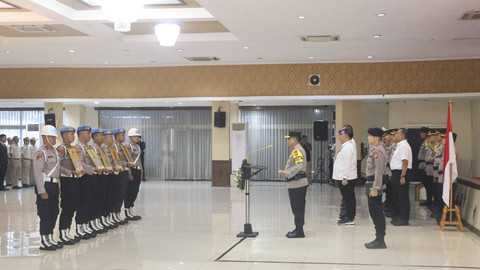 Upacara PTDH di Mapolda Metro Jaya terhadap 5 orang anggota dipimpin langsung Kapolda Metro Jaya Irjen Kayoto pasa Kamis (2/1/2024). Foto: Dok. Polda Metro Jaya