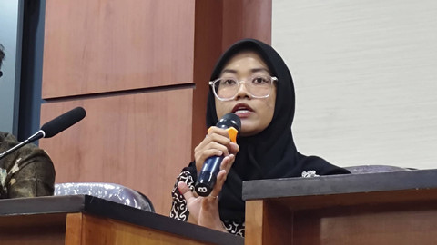 Enika Maya, salah satu dari empat mahasiswa Fakultas Syariah dan Hukum UIN Sunan Kalijaga Yogyakarta penggugat presidential threshold di MK. Foto: Arfiansyah Panji Purnandaru/kumparan