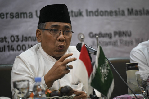 Ketua Umum Pengurus Besar Nahdlatul Ulama (PBNU) Yahya Cholil Staquf memberikan pemaparan dalam acara Ngopi Bareng Gus Yahya dengan Sahabat Media di Gedung PBNU, Jakarta, Jumat (3/1/2025). Foto: Muhammad Ramdan/ANTARA FOTO