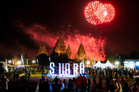 Suasana malam tahun baru di Candi Prambanan. Foto: InJourney