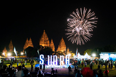 Suasana malam tahun baru di Candi Prambanan. Foto: InJourney