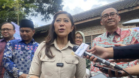 Menkomdigi Meutya Hafid melakukan kampanye Anti Judol dan Pinjol Ilegal dan Peninjauan Akses Internet Bakti, di MTS Ibnu Sina, Kabupaten Malang, Jawa Timur, Sabtu (4/1/2025). Foto: Alya Zahra/kumparan