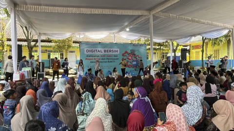 Menkomdigi Meutya Hafid melakukan kampanye Anti Judol dan Pinjol Ilegal dan Peninjauan Akses Internet Bakti, di MTS Ibnu Sina, Kabupaten Malang, Jawa Timur, Sabtu (4/1/2025). Foto: Alya Zahra/kumparan