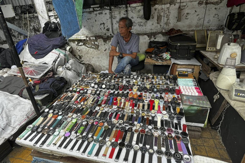 Suasana di Pasar Loak Kebayoran Lama, Sabtu (4/1/2025).  Foto: Rayyan Farhansyah/kumparan