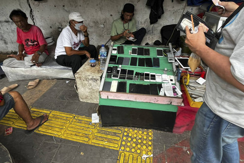 Suasana di Pasar Loak Kebayoran Lama, Sabtu (4/1/2025).  Foto: Rayyan Farhansyah/kumparan