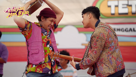 Poster dan cuplikan foto Film Ambyar Mak Byar. Foto: Dok. Istimewa