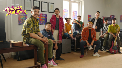Poster dan cuplikan foto Film Ambyar Mak Byar. Foto: Dok. Istimewa