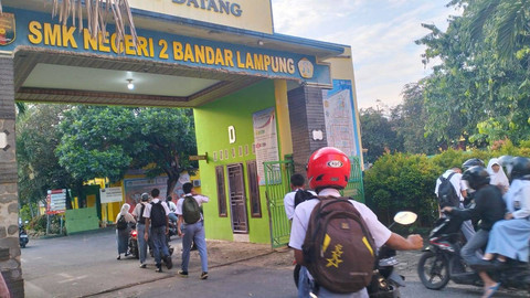 Suasana hari pertama masuk sekolah awal semester genap di SMK Negeri 2 Bandar Lampung. | Foto: Puput Octaviani/Lampung Geh