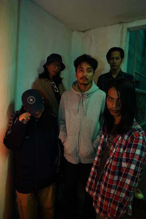 5 Personil band Radioshifter (Randy Bendot)