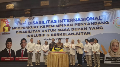 Sekjen Gerindra Ahmad Muzani, Wakil Ketua Dewan Pembina Gerindra Hashim Djojohadikusumo, Mensos Saifullah Yusuf dalam acara peringatan Hari Disabilitas Internasional oleh Partai Gerindra di Hotel Bidakara, Pancoran, Jaksel, Selasa (7/1/2025).  Foto: Thomas Bosco/kumparan