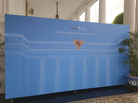 Backdrop konferensi pers para menteri di Istana Negara, Jakarta Pusat, Selasa (7/1/2025). Foto: Zamachsyari/kumparan