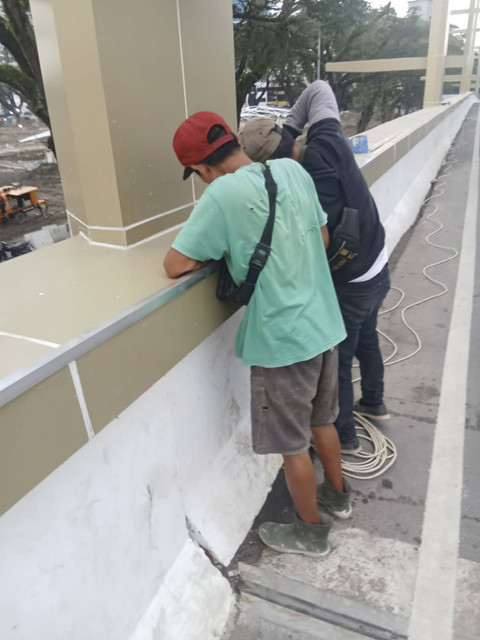 ACP Overpass Jalan Stasiun Medan yang rusak mulai diperbaiki, Rabu (8/1/2025). Foto: Dok. Dinas  Perkim Pemkot Medan