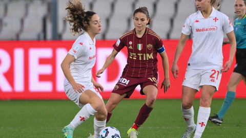 AS Roma bertanding melawan Fiorentina untuk memperebutkan trofi Supercoppa Femminile 2024 di La Spezia, Italia, pada Senin (6/1). Foto: Dok. AS Roma