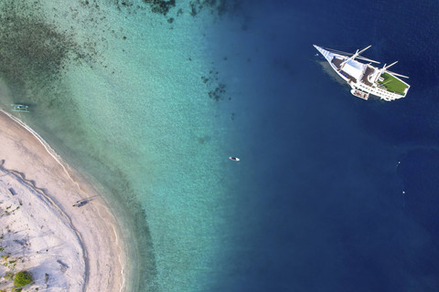 Ilustrasi kapal ke Pulau Seribu. Foto: raditya/Shutterstock