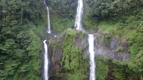 Curug Sembilan di Bengkulu. Foto: FQR/Shutterstock