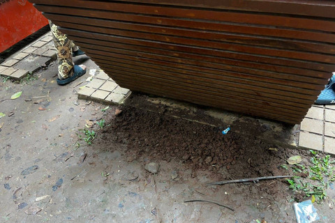 Sejumlah fasilitas yang dirusak pencari "Koin Jaga" di Tebet Eco Park, Jakarta Selatan, Minggu (12/1/2025). Foto: Rayyan Farhansyah/kumparan