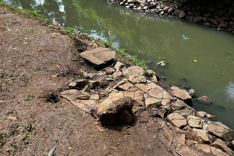 Sejumlah fasilitas yang dirusak pencari "Koin Jaga" di Tebet Eco Park, Jakarta Selatan, Minggu (12/1/2025). Foto: Rayyan Farhansyah/kumparan