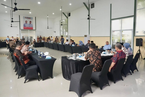 Sekjen Partai Gerindra Ahmad Muzani bertemu dengan kepala dan wakil kepala daerah terpilih se-Provinsi Lampung yang diusung Gerindra pada Minggu (12/1/2025). Foto: Gerindra