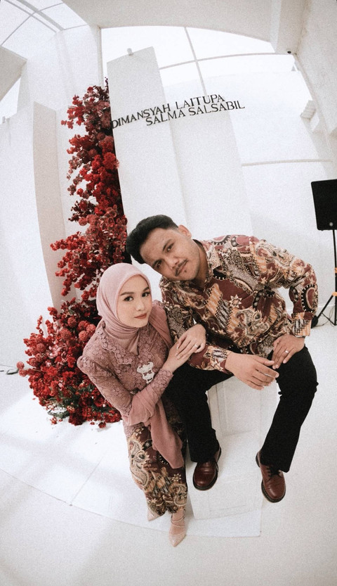 Salma Salsabil bertunangan dengan Dimansyah Laitupa. Foto: Instagram/@salmasalsabil12