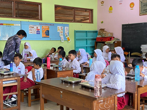 Proses Makan Bergizi Gratis hari pertama di Sleman. Foto: Resti Damayanti/Pandangan Jogja