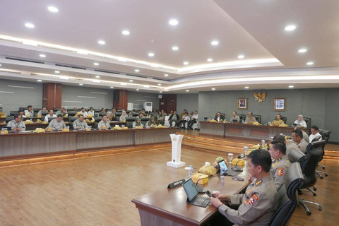 Polri bersama Kementerian Pertanian (Kementan) menggelar Rapat Koordinasi (Rakor) untuk mempercepat pencapaian swasembada jagung nasional melalui program tanam jagung serentak tahun 2025. Foto: Polri