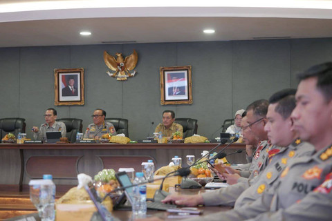 Polri bersama Kementerian Pertanian (Kementan) menggelar Rapat Koordinasi (Rakor) untuk mempercepat pencapaian swasembada jagung nasional melalui program tanam jagung serentak tahun 2025. Foto: Polri