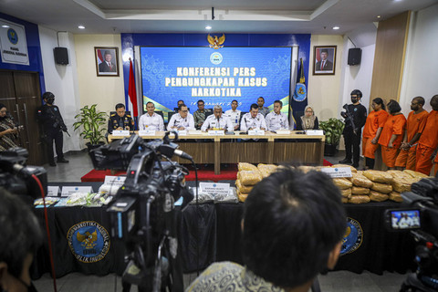 Kepala Badan Narkotika Nasional (BNN) RI Marthinus Hukom menyampaikan rilis kepada media pada Konferensi Pers terkait pengungkapan peredaran narkotika di Kantor BNN RI, Jakarta, Selasa (14/1/2025). Foto: Iqbal Firdaus/kumparan