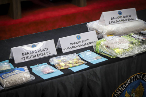 Barang bukti diperlihatkan pada Konferensi Pers terkait pengungkapan peredaran narkotika di Kantor BNN RI, Jakarta, Selasa (14/1/2025). Foto: Iqbal Firdaus/kumparan