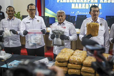 Kepala Badan Narkotika Nasional (BNN) RI Marthinus Hukom menyampaikan rilis kepada media pada Konferensi Pers terkait pengungkapan peredaran narkotika di Kantor BNN RI, Jakarta, Selasa (14/1/2025). Foto: Iqbal Firdaus/kumparan