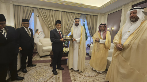 Menteri Agama Nasaruddin Umar bertemu dengan Menteri Haji dan Unrah Tawfiq F Al Rabiah di Jeddah, 12 Januari 2025. Foto: Dok. Kemenag