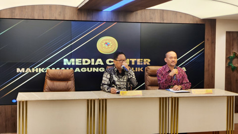 Jumpa pers Mahkamah Agung terkait penetapan tersangka eks Ketua PN Surabaya, Rudi Suparmono, Rabu (15/1). Foto: Jonathan Devin/kumparan