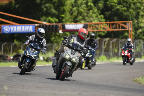 Test ride Yamaha Aerox Alpha di Sirkuit Sentul Karting, Bogor, Jawa Barat Rabu (15/1/2025). Foto: Dok. YIMM