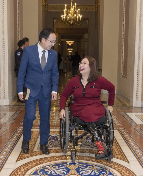 Senator AS dari Partai Demokrat, Tammy Duckworth (kursi roda). Foto: X/ @SenDuckworth