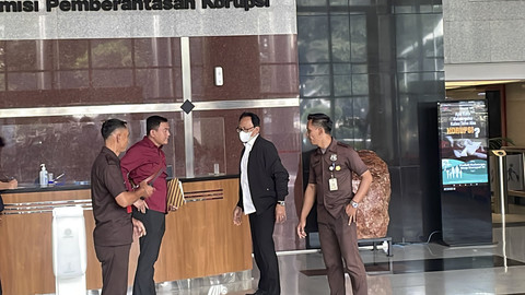 Hakim MK Ridwan Mansyur usai diperiksa sebagai saksi di Gedung Merah Putih KPK, Kamis (16/1/2025). Foto: Fadhil Pramudya/kumparan