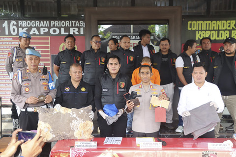 Polisi merilis kasus karyawan membunuh majikan karena judol di Polres Karangasem, Jumat (17/1/2025). Foto: Dok. Polres Karangasem 