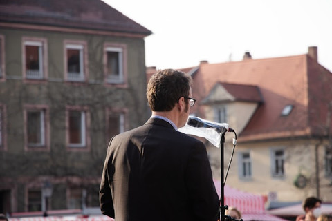 Ilustrasi Bagian Awal Pidato Disebut. Foto: dok. Unsplash/Ali Khadem