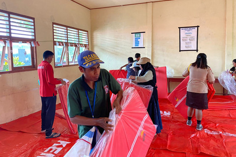 Kemensos salurkan bantuan ke pengungsi Gunung Ibu di Halmahera. Foto: Kemensos RI
