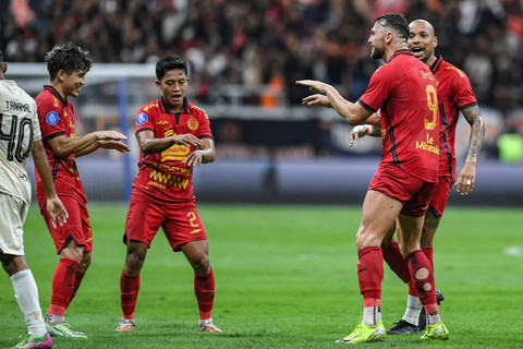 Selebrasi pemain Persija Jakarta usai mencetak gol ke gawang Persita  pada pertandingan Liga 1 di Jakarta International Stadium, Jakarta, Minggu (19/1/2025).  Foto: Hafidz Mubarak A/ANTARA FOTO
