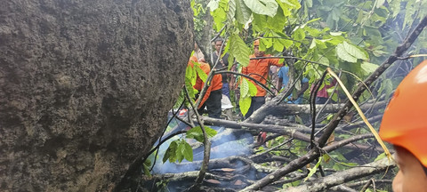 Proses evakuasi korban longsor di Klungkung, Bali, Senin (20/1/2025). Akibat bencana ini, 4 orang tewas. Foto: Dok. SAR Denpasar