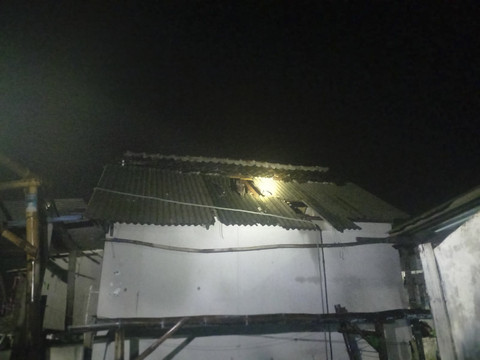 Sejumlah bangunan rusak diterjang puting beliung di tiga kecamatan di Kabupaten Pasuruan. Foto: Dok. BPBD Jatim