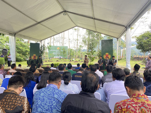 Acara "Tanam Bersama Pohon Langka" yang digelar Keraton Yogyakarta bersama Pengurus Pusat Organisasi Pemuda Lintas Agama, Senin (20/1). Foto: Resti Damayanti/Pandangan Jogja