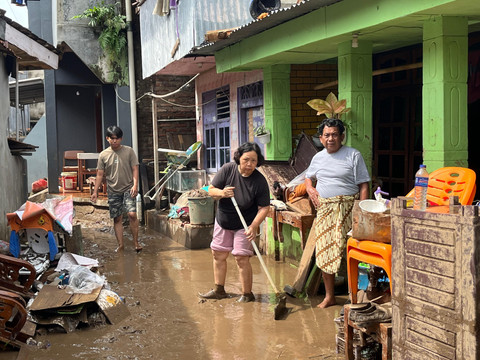 Kondisi pasca banjir bandang di Jalan RE Marthamartadinata, tepatnya Kampung Pasar Ambon, Kelurahan Pesawahan, Teluk Betung Selatan, Bandar Lampung, Sabtu (18/1). | Foto: Sinta Yuliana/Lampung Geh