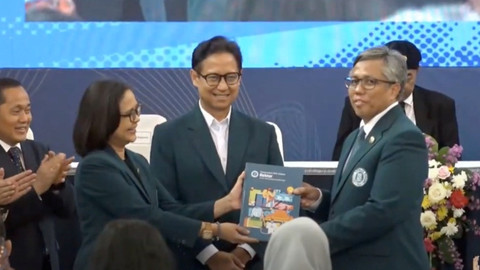 Menkes Budi Gunadi Sadikin dalam pelantikan Prof. Dr. Ir. Tatacipta Dirgantara sebagai Rektor ITB periode 2025-2030 di Gedung Aula Barat Kampus ITB, Bandung, Senin (20/1/2025).  Foto: ITB