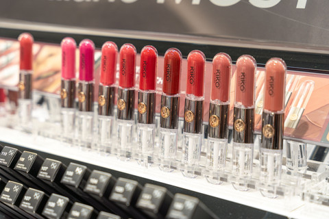Pembukaan gerai brand makeup Italia Kiko Milano di Mal Senayan City, Jakarta Pusat, Jumat (17/1/2025). Foto: Kiko Milano
