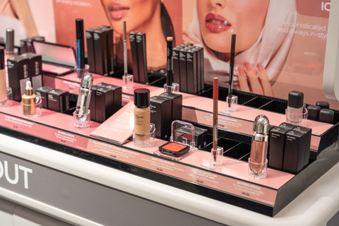 Pembukaan gerai brand makeup Italia Kiko Milano di Mal Senayan City, Jakarta Pusat, Jumat (17/1/2025). Foto: Kiko Milano