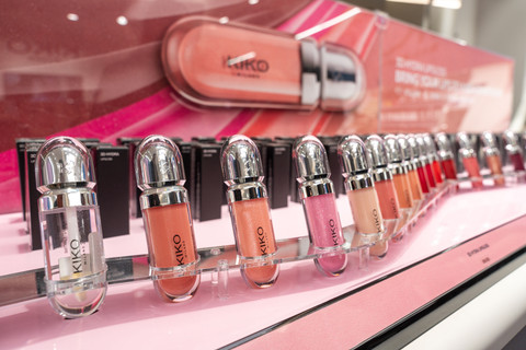 Pembukaan gerai brand makeup Italia Kiko Milano di Mal Senayan City, Jakarta Pusat, Jumat (17/1/2025). Foto: Kiko Milano