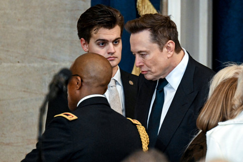 CEO Tesla dan SpaceX Elon Musk menghadiri pelantikan Presiden dan Wakil Presiden Amerika Serikat di Rotunda Gedung Capitol, Washington, DC, Amerika Serikat, Senin (20/1/2025). Foto: Kenny Holston/Pool via REUTERS